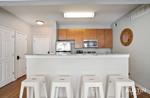 West Campus Apartment | King Beds + Memory Foam Sleeper in Vibrant ATX Apt