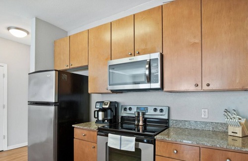 West Campus Apartment | King Beds + Memory Foam Sleeper in Vibrant ATX Apt