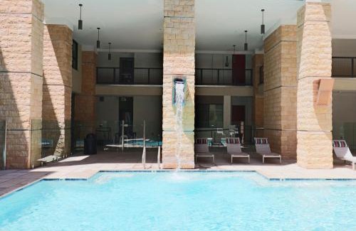 North Scottsdale Apartment | King Beds - Pool - Parking - Barrett Jackson 4021