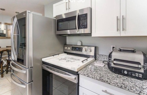 Richmond House | King en suite 3 -2 whole house pets welcomed 1G WiFi fully equipped kitchen