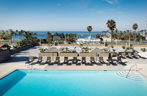 South Redondo Hotel | King Harbor Adventure! Whale Watching, Pets Allowed, Outdoor Pool & Jacuzzi!