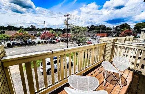 Dilworth Apartment | King of Park!
