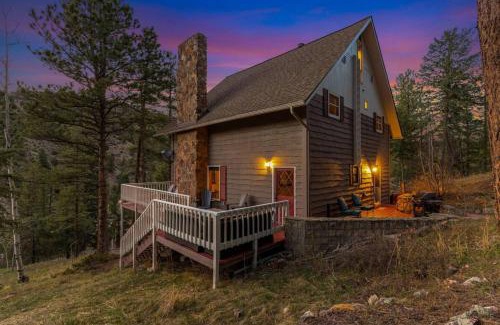 Idaho Springs House | King of the Mountain. Private Hot Tub. Pets allowe