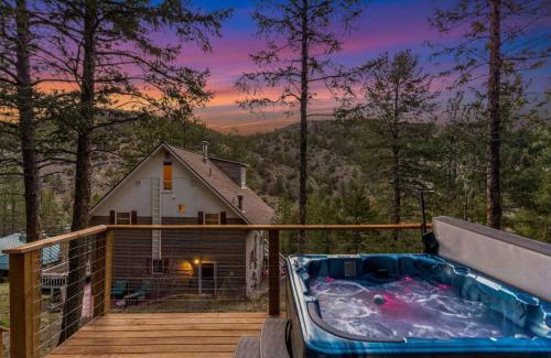 Idaho Springs House | King of the Mountain. Private Hot Tub. Pets allowe