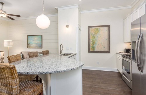 King City Condo | King one-bedroom condo w/pool in the SSI Village area Unit 2301