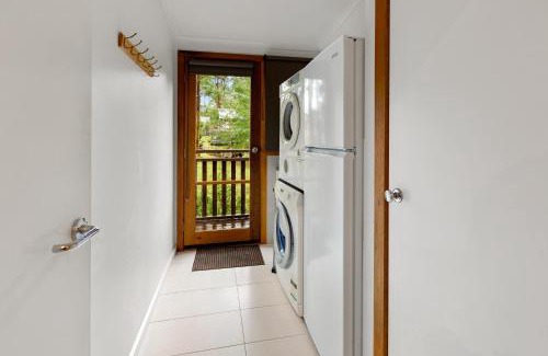 Sawmill Settlement House | King Parrot Retreat