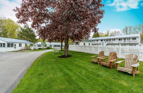 Moody Cabin | KING ROOM - 1 KING BED