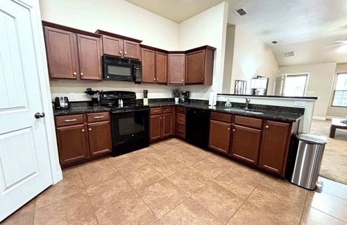 Lubbock House | King's Landing - 3BR/2BA - South Lubbock
