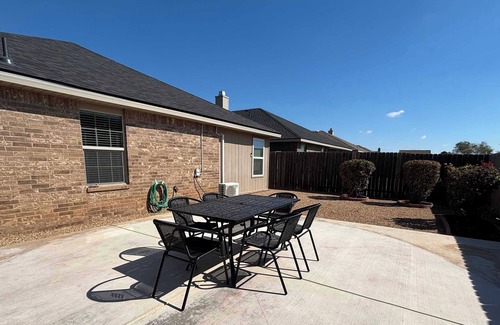 Lubbock House | King's Landing - 3BR/2BA - South Lubbock