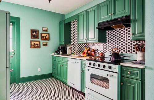 Wesley Heights House | King`s Quarter`s Uptown Featured in CLT Magazine