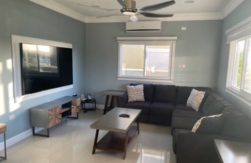 St. Ann's Bay Villa | KING SIZE Villa with Pool and beach