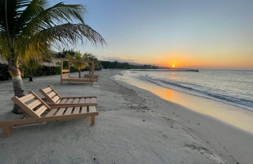 St. Ann's Bay Villa | KING SIZE Villa with Pool and beach