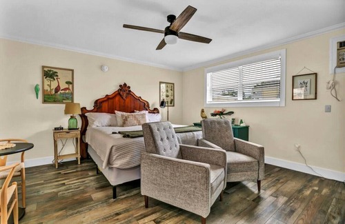 Safety Harbor Hotel | King Studio Fast Wi-Fi & Laundry in DT
