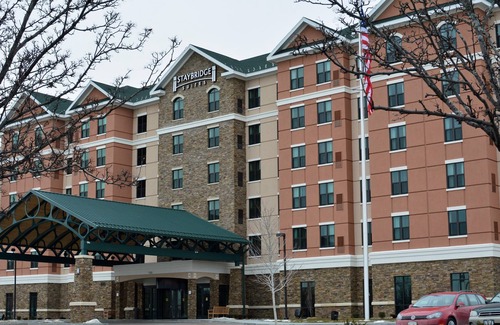 Newtonville Apartment | King Studio Near ALB, Downtown + UAlbany | Pool Access, Free Breakfast!