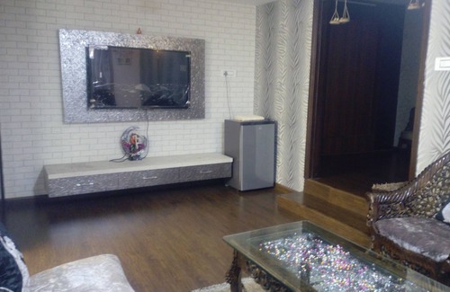 Ludhiana House | King Style Suite with attacthed drawing(Separate appartment in house