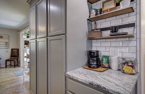 Vancouver House | King Suite family friendly house 15 mins to PDX