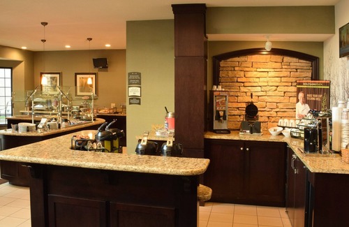 Beckett Ridge Condo | King Suite | Free Daily Breakfast and Parking