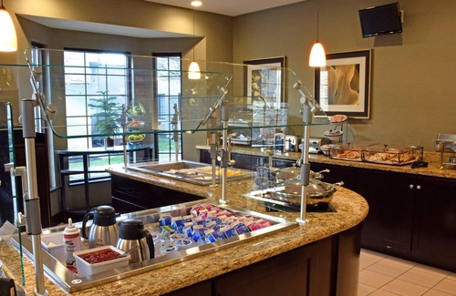 Beckett Ridge Condo | King Suite | Free Daily Breakfast and Parking