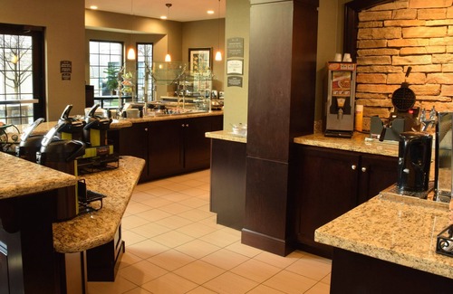 Beckett Ridge Condo | King Suite | Free Daily Breakfast and Parking