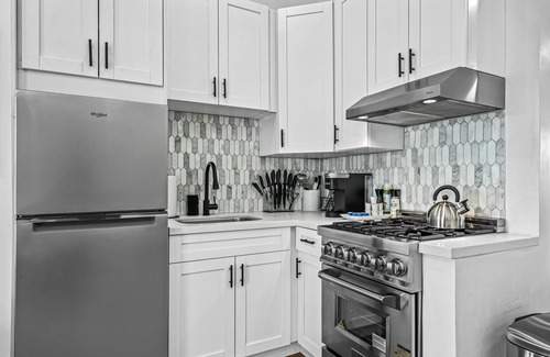 Flagler Village Apartment | King Suite in a Tropical Retreat Freedom House Fort Lauderdale FL Suite 5