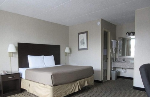 Pennington Bend Hotel | King Suite in Music Valley near Grand Ole Opry
