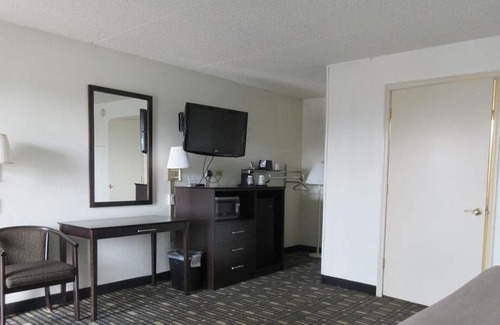 Pennington Bend Hotel | King Suite in Music Valley near Grand Ole Opry