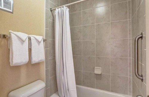 Pennington Bend Hotel | King Suite in Music Valley near Grand Ole Opry