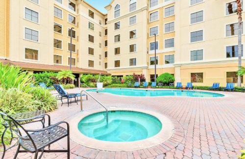 Florida Central Atlantic Coast Apartment | King Suite w BBQ & Games Room - Sand Lake