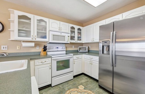 Cedar Key Condo | King Suite * Waterfront Views * Dolphins * Kayak Launch * Boat Parking