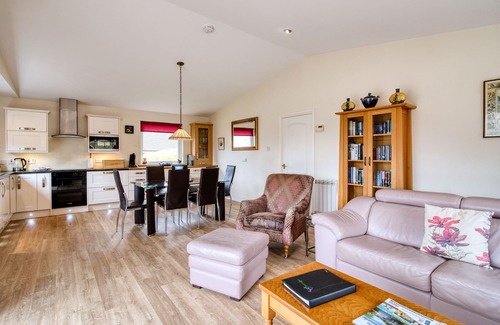 Crianlarich Cottage | Kingfisher a beautiful 5 star, 2 bedroom, 2 bathroom holiday property that can sleep up to 4 people