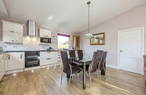 Crianlarich Cottage | Kingfisher a beautiful 5 star, 2 bedroom, 2 bathroom holiday property that can sleep up to 4 people