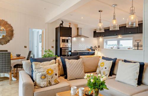 Welney House | Kingfisher Lodge