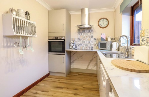 Wattisfield Cottage | KINGFISHER, pet friendly, with a garden in Rickinghall
