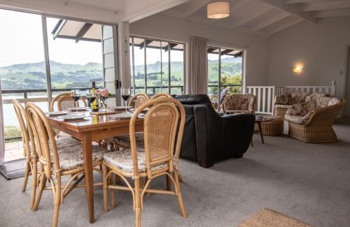 Akaroa House | Kingfisher's Perch - Takamatua Holiday Home