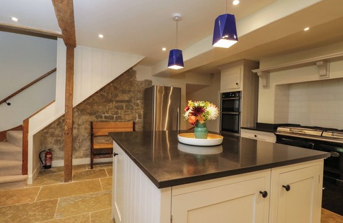 Broad Chalke Cottage | KINGS COTTAGE - SOUTH, pet friendly, with open fire in Broad Chalke