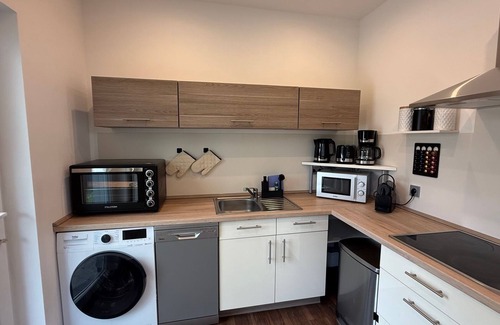 Dudenhofen Apartment | Kings & Queens - 2 bedrooms - whirlpool - garden - barbecue - parking lot