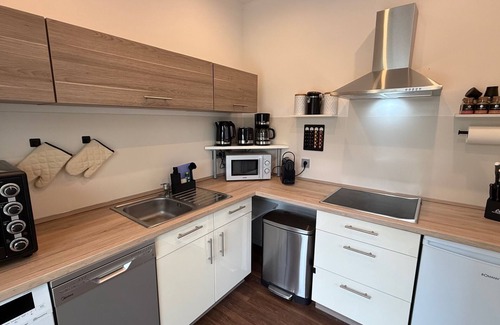 Dudenhofen Apartment | Kings & Queens - 2 bedrooms - whirlpool - garden - barbecue - parking lot