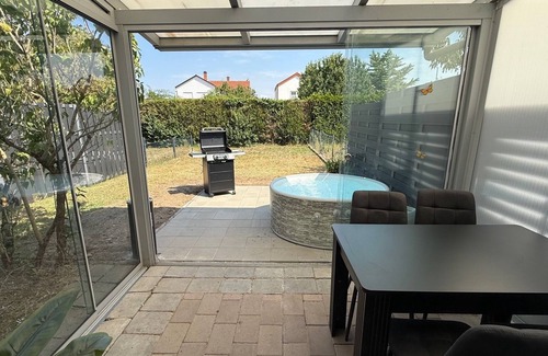 Dudenhofen Apartment | Kings & Queens - 2 bedrooms - whirlpool - garden - barbecue - parking lot