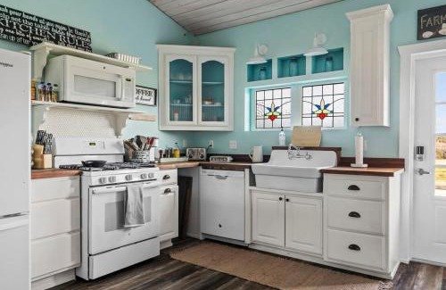 Boerne House | Kingsby Cottage - 1 Bedroom w Mountain views