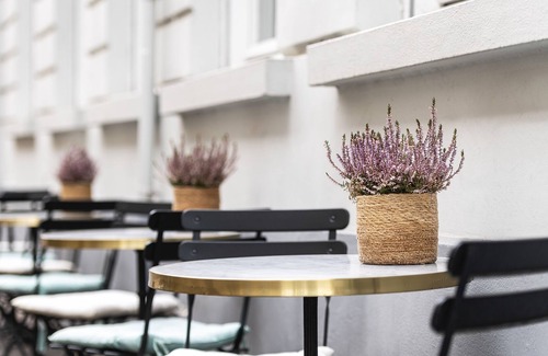 Historical Center Bruges Apartment | Kingsize room with luxurious bathroom in the historic center.