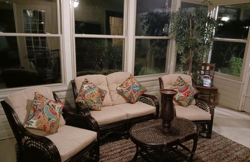 Hampton House | Kingston's Beaux (Bay) 1