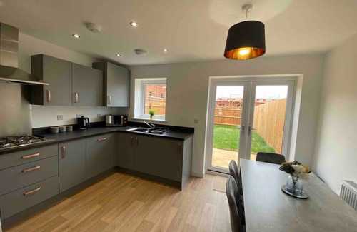 Derby House | Kingsway House - Spacious 4 Bed Home From Home