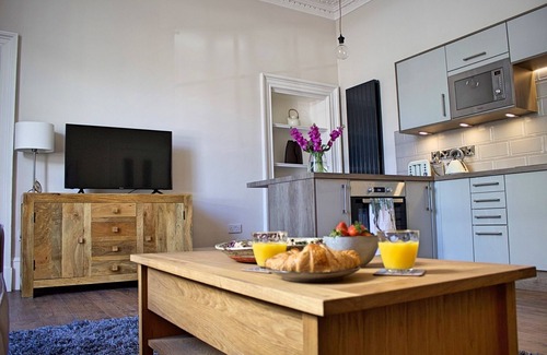 Dalavich Apartment | Kirk View, 5 minutes from the station and local amenities.