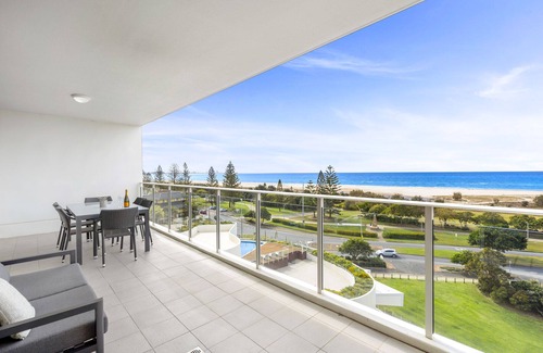 Coolangatta Apartment | Kirra Beach 506 Pure Ocean Views
