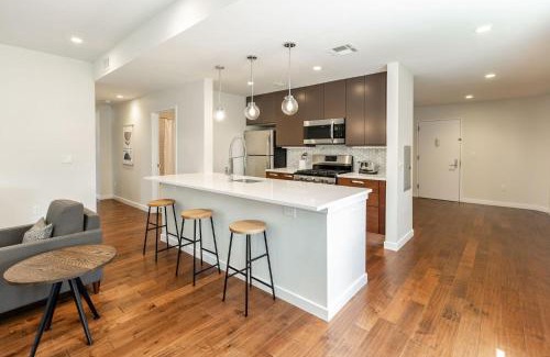 Central Business District Apartment | Kislak 303 Luxurious 2BR in Heart of Downtown