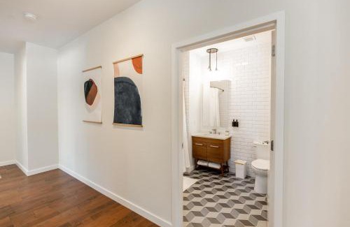 Central Business District Apartment | Kislak 303 Luxurious 2BR in Heart of Downtown