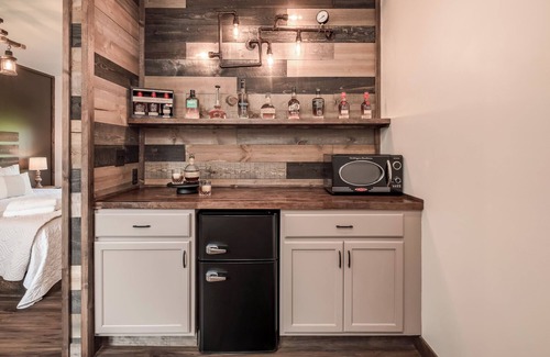 Prescott Apartment | Kitchen & Cozy Living | Free Parking