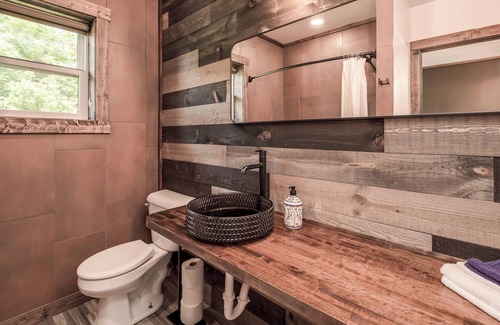Prescott Apartment | Kitchen & Cozy Living | Free Parking