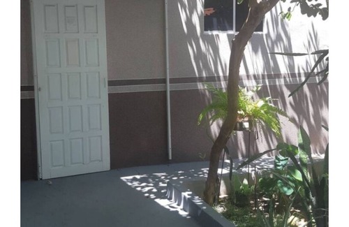 Cocal House | Kitinete Perto da Praia. 100 Reais Diaria. Internet e Fogão e Cama Casal.tv