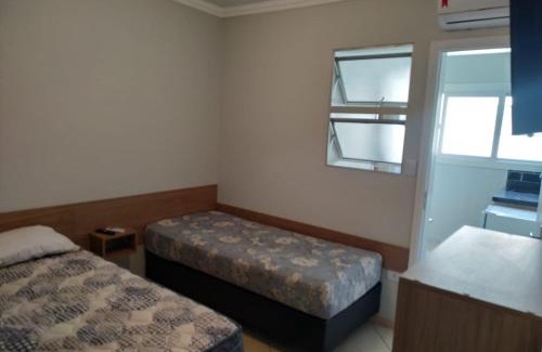 Asturias Apartment | Kitnet Asturias 51B no Ed. Guariatã, próximo a praia das Astúrias em Guarujá